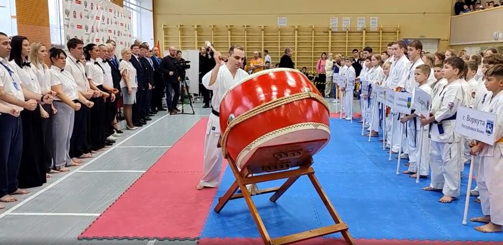 В Воркуте состоялись «Заполярные игры». Турнир собрал каратистов из 33 городов и районов России, а также из стран ближнего зарубежья, включая — Беларусь.