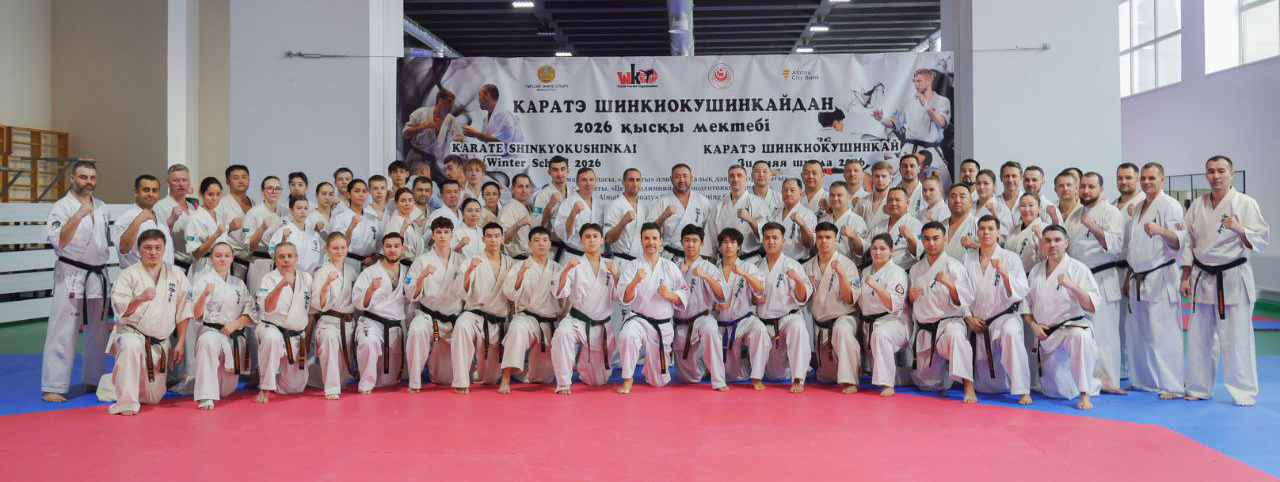 Групповое фото участников Зимней школы 2026 по каратэ шинкиокушинкай