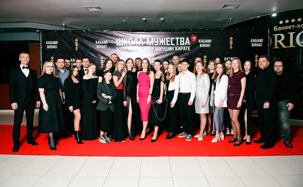 Торжественная фотозона Кагами Бираки 2026