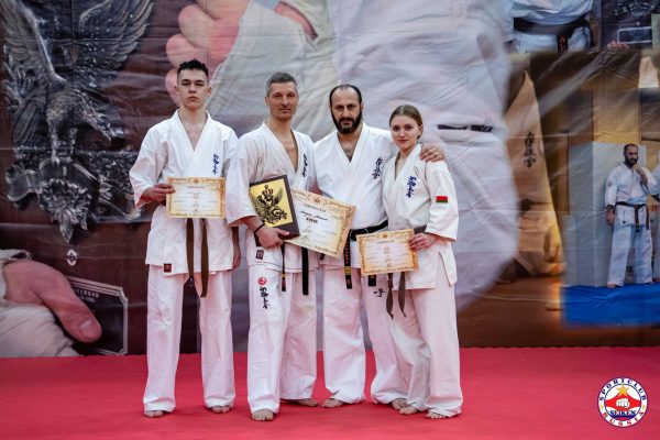 Участники марафона «100 боёв» после получения сертификатов