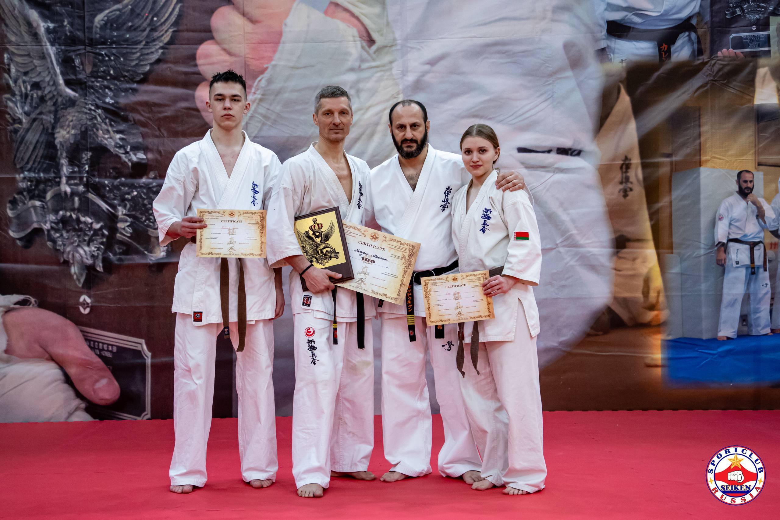 Участники марафона «100 боёв» после получения сертификатов